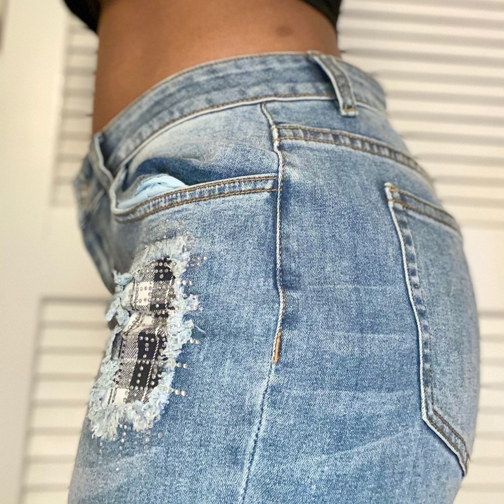 JEANS WITH BEJEWELED, PLAID PATCHES🌟